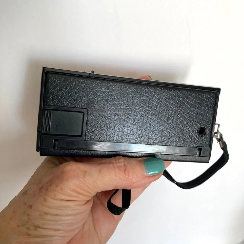 Kodak Pocket Instamatic 20 Camera Outfit With Flashcubes Magicube Extender Vtg